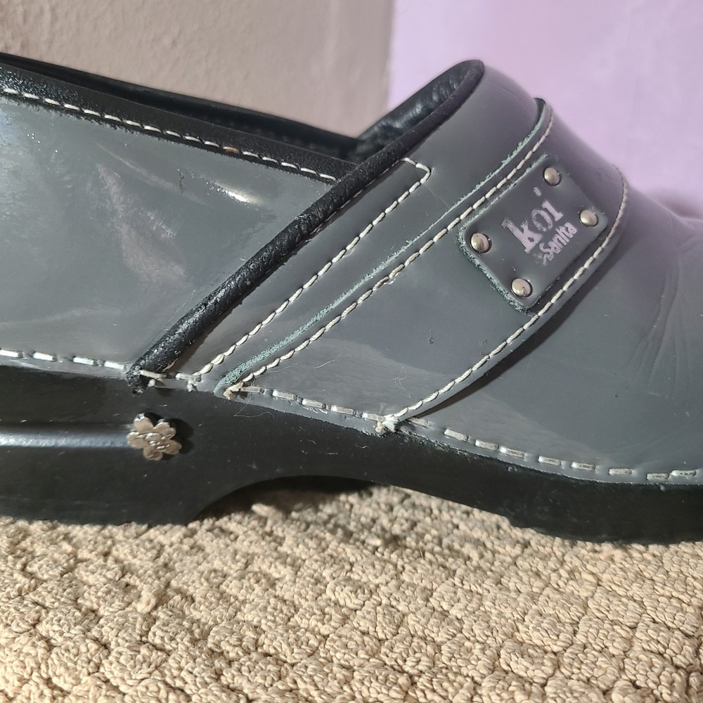 Koi Sanita Clogs Women 40 Grey Good Patent Leather Professional Nursing Shoes - Picture 9 of 11
